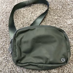 Lululemon 2L belt bag